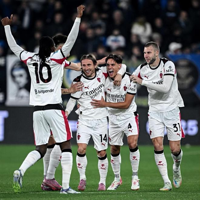 世体：梅西亲签的新秀球星卡被拍卖行估值35000欧元（世体：拍卖行给梅西亲笔签名新秀卡估价3.5万欧元）