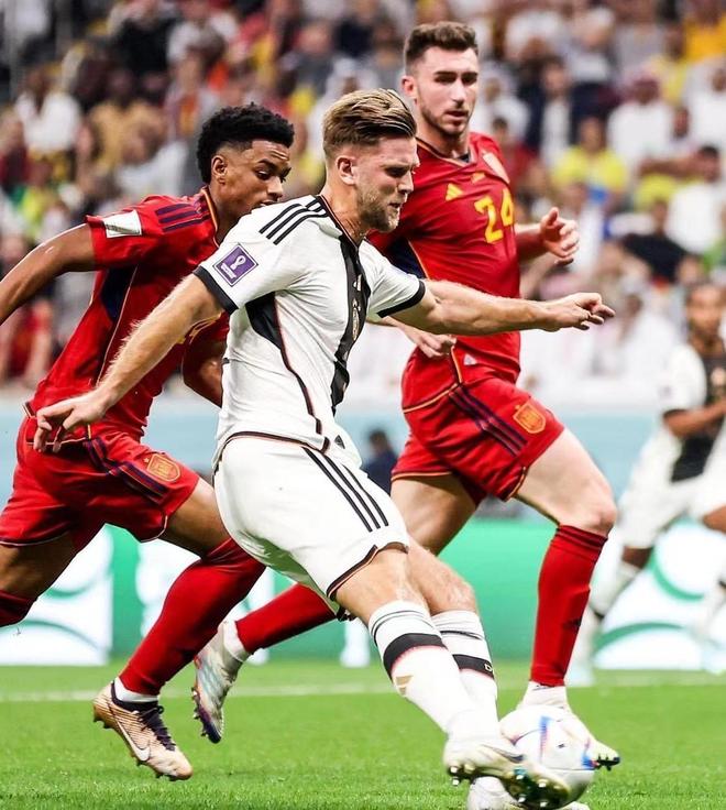 奥运冠军、世界冠军助力羽毛球公益活动（奥运与世锦赛冠军携手助阵羽毛球公益）