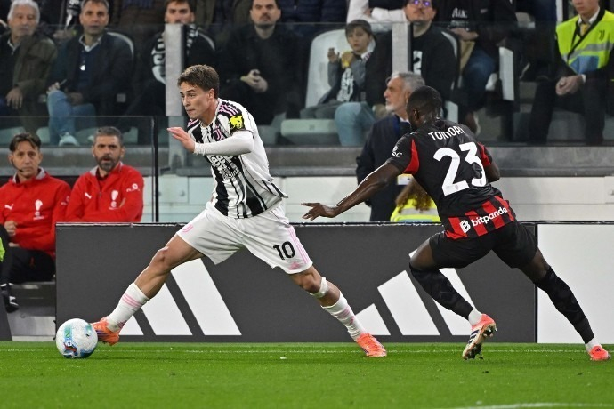 世体：安东尼脚踝伤势有所缓解，应该可以顺利出战巴萨（世体：安东尼脚踝伤势好转，预计可顺利出战巴萨）