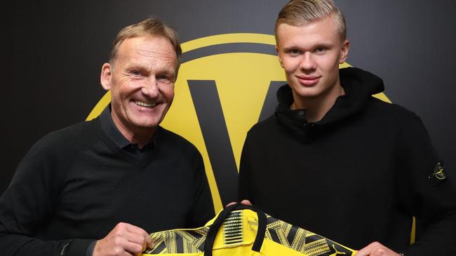 意大利杯尤文2-0乌迪内斯晋级，乔纳森-戴维、洛卡特利建功（意杯：尤文2-0击败乌迪内斯晋级，乔纳森-戴维与洛卡特利破门）