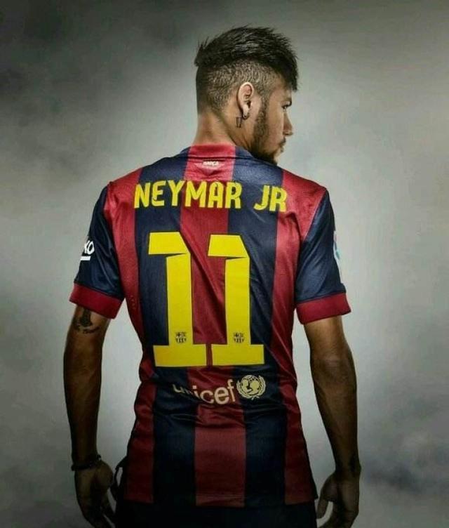 山东泰山推出官方授权球星卡，每盒售价698元（山东泰山发售官方授权球星卡，单盒定价698元）