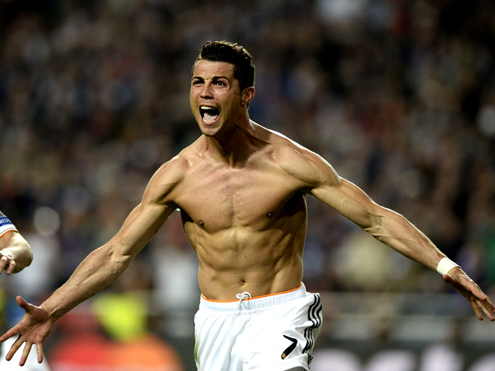 贝纳蒂亚：裁判偷了我们的点球，和他们说话时几乎都不看你（贝纳蒂亚：裁判抢走了我们的点球，与他们交流时几乎不看人）