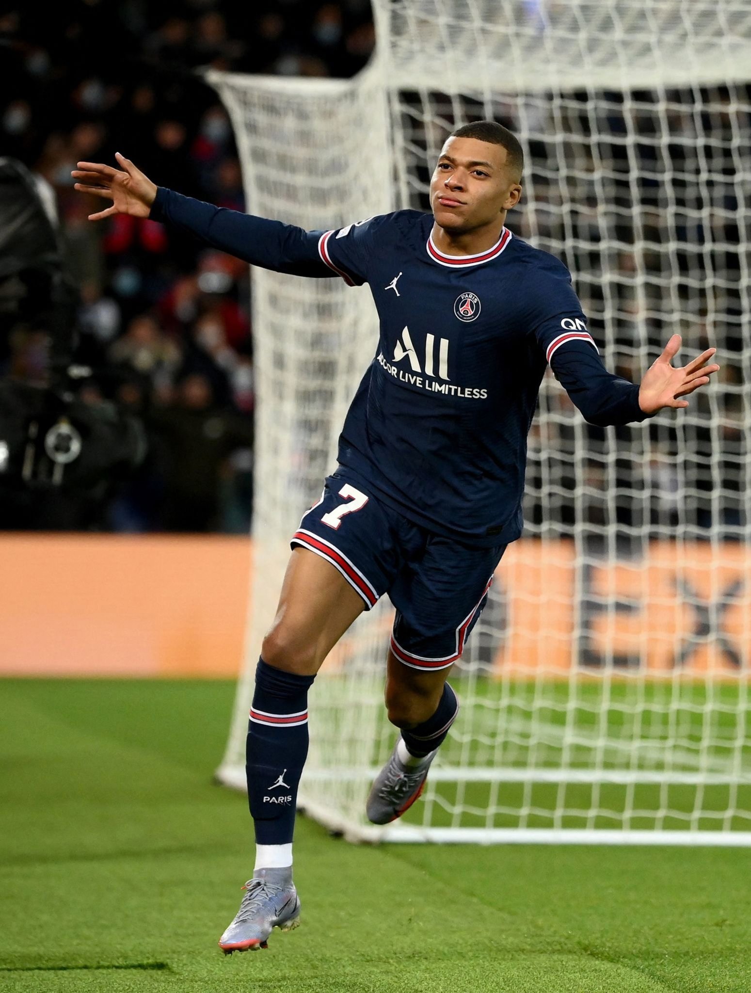 韩足晚报（2025.11.25）FC首尔夺取亚冠客场首胜（韩国足坛晚报（2025-11-25）：FC首尔斩获亚冠客场首胜）