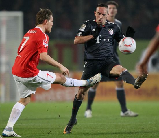 记者：本届世界杯将有半场球员和教练采访，赛前两天开发布会（记者称：本届世界杯增设半场球员、教练采访，赛前两日举行发布会）