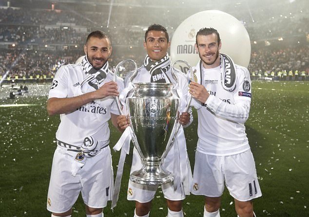 带大力神杯亮相，斯卡洛尼：上届决赛令人难忘，我们会再努力（手捧大力神杯亮相，斯卡洛尼：上届决赛难忘，我们会继续努力）