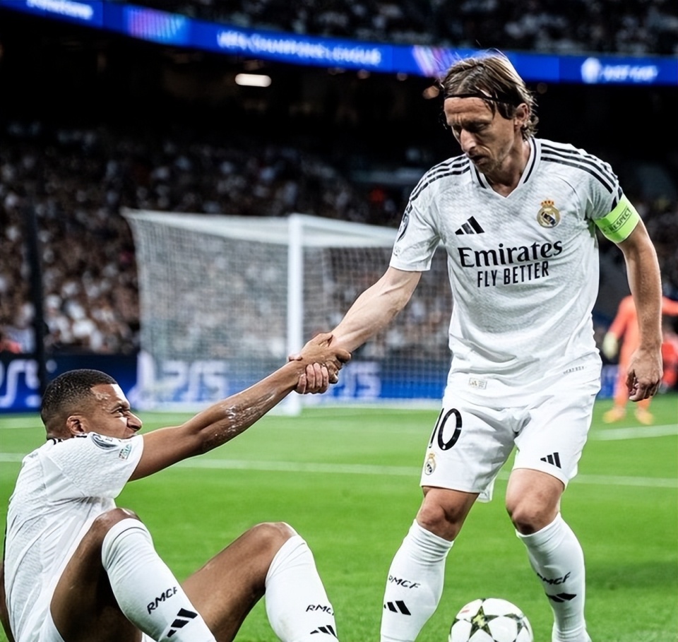 塔帅：赖斯能否出战得看情况，萨利巴和特罗萨德还需几天回归（阿尔特塔：赖斯出场存疑，萨利巴与特罗萨德需再等几天复出）