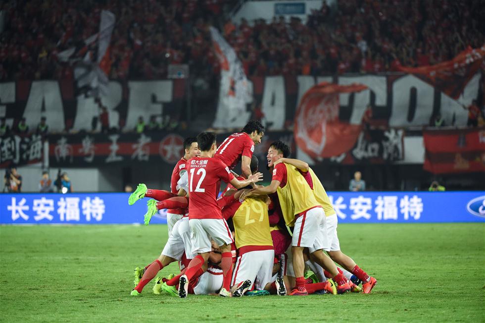 随着皇马3-0，西甲最新积分榜出炉：皇马紧咬领头羊（皇马3-0取胜，西甲积分榜更新：紧追领头羊）