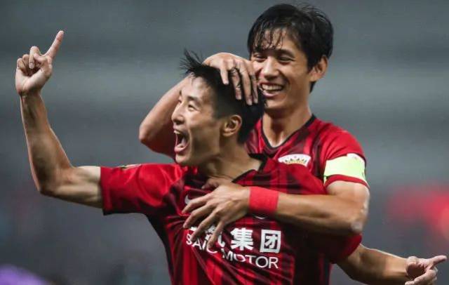 世界杯位置稳了？邮报：凯恩、贝林等五人参与英格兰队新球衣拍摄（入围世界杯无悬念？邮报称凯恩、贝林等五人参与英格兰新战袍拍摄）