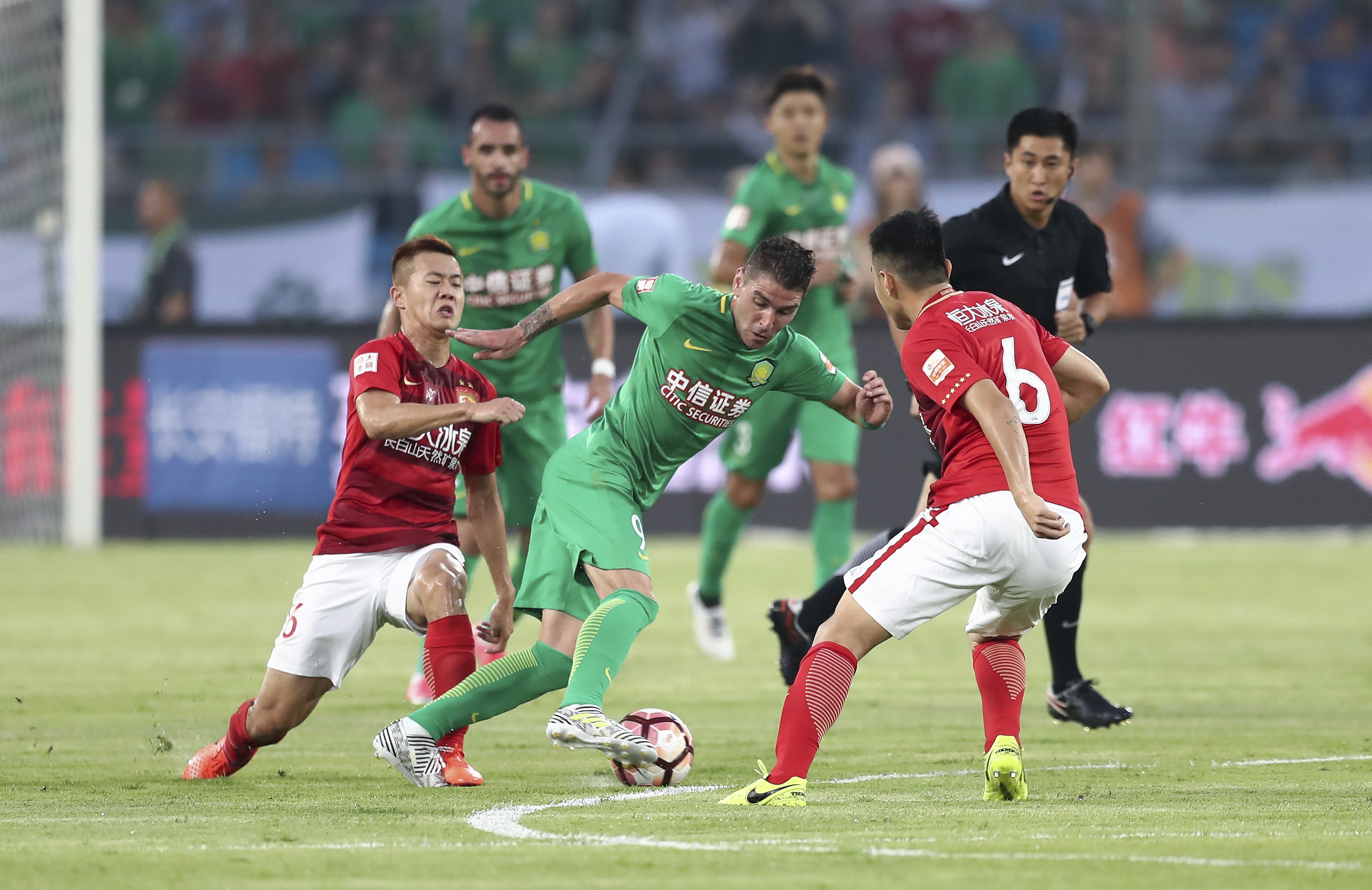 曼联官宣签一门将！阿莫林否认不信任青训，但拒绝保证新帝星能出场